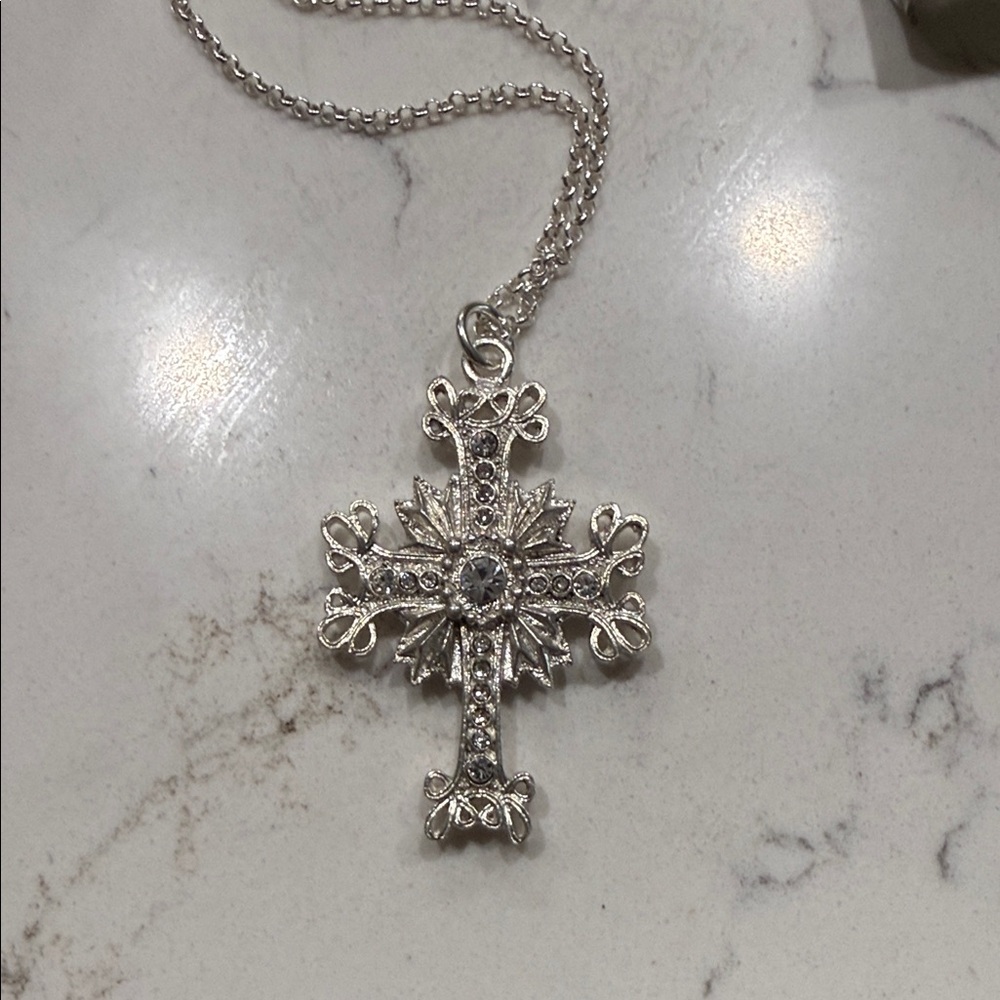 VSA ELECTRA CROSS NECKLACE - NWT